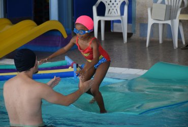 "LES CLASSES BLEUES" À LA PISCINE